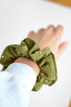 Charger l'image dans la galerie, Chouchou kaki pois doré