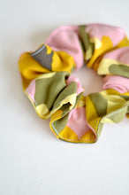 Charger l'image dans la galerie, Chouchou abstrait kaki et et jaune