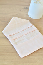 Charger l'image dans la galerie, Pochette à barrettes rose pâle