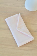Charger l'image dans la galerie, Pochette à barrettes rose pâle