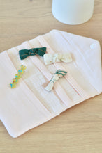 Charger l'image dans la galerie, Pochette à barrettes rose pâle