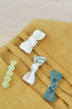 Charger l'image dans la galerie, Pochette à barrettes lin jaune ocre