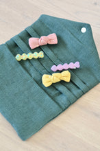 Charger l'image dans la galerie, Pochette à barrettes lin vert foncé