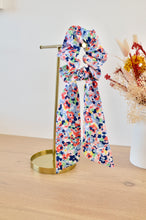 Charger l'image dans la galerie, Chouchou foulard fleuri bleu et rouge