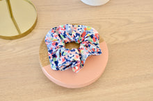 Charger l'image dans la galerie, Chouchou fleurs bleues et rouges