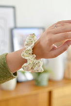 Charger l'image dans la galerie, Chouchou gaze de coton fleuri fluo