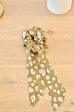 Charger l'image dans la galerie, Chouchou foulard Léopard kaki