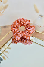 Charger l'image dans la galerie, Chouchou abstrait rouge/rose