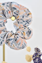 Charger l'image dans la galerie, Chouchou gaze de coton fleuri bleu et rose