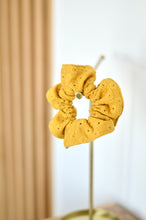 Charger l'image dans la galerie, Chouchou en gaze de coton de couleur jaune brodé. Ce chouchou est fait main / fabriqué en france. Elastique à l'intérieur qui maintient bien les cheveux pour vos jolies coiffures