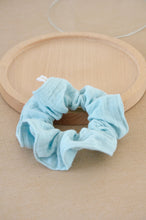 Charger l'image dans la galerie, Chouchou en gaze de coton de couleur bleu menthe. Ce chouchou est fait main / fabriqué en france. Elastique à l'intérieur qui maintient bien les cheveux pour vos jolies coiffures