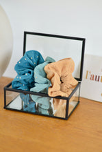 Charger l'image dans la galerie, Chouchou en gaze de coton de couleur bleu, vert, camel. Ce chouchou est fait main / fabriqué en france. Elastique à l'intérieur qui maintient bien les cheveux pour vos jolies coiffures