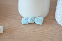 Charger l'image dans la galerie, Pince croco noeud bleu ciel