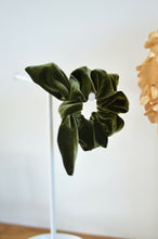 Charger l'image dans la galerie, Chouchou noeud velours kaki