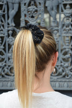 Charger l'image dans la galerie, Chouchou noir à pois doré