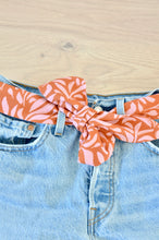 Charger l&#39;image dans la galerie, Foulard feuillage rose et rouge
