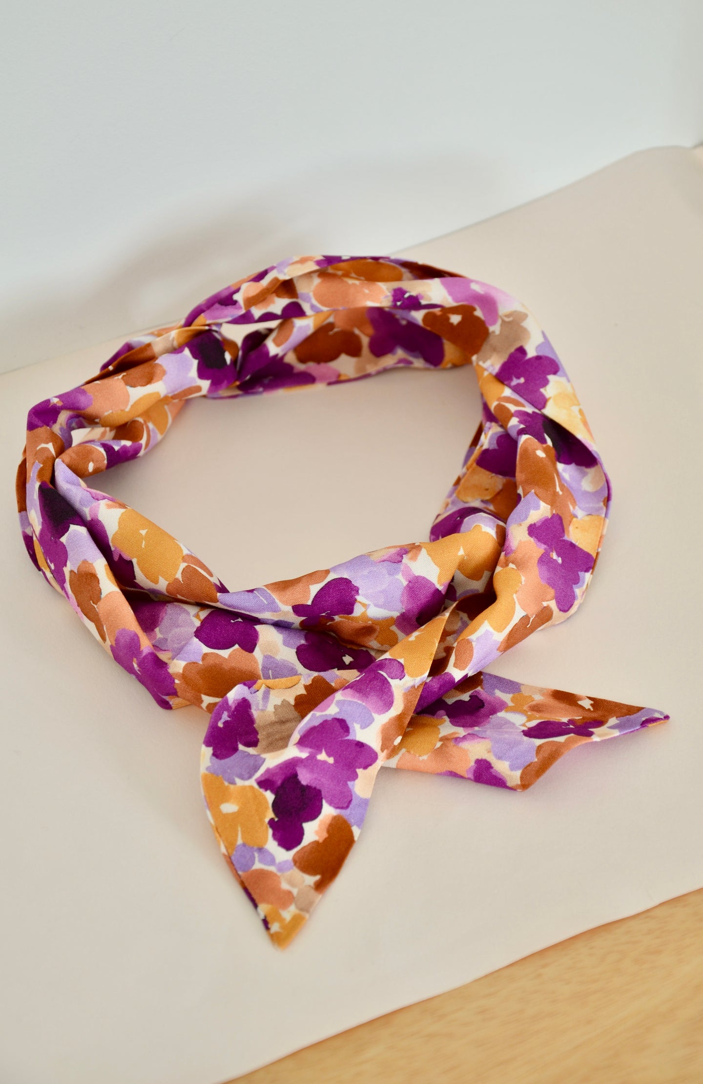 Foulard fleuri violet