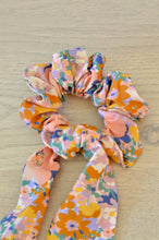 Charger l'image dans la galerie, Chouchou foulard printanier
