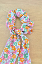 Charger l'image dans la galerie, Chouchou foulard fleuris coloré
