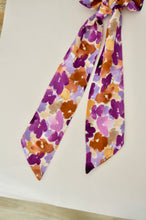 Charger l&#39;image dans la galerie, Chouchou foulard fleuri violet et orange
