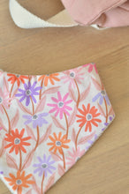 Charger l'image dans la galerie, Bavoir bandana à fleurs
