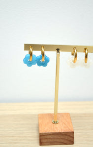 Boucles d'oreilles petites fleurs bleues