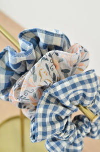 Chouchou gaze de coton fleuri bleu et rose